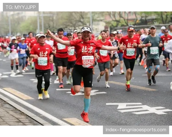 北京国际长跑节-北京半程马拉松在天安门广场鸣枪起跑，22000名跑者参与